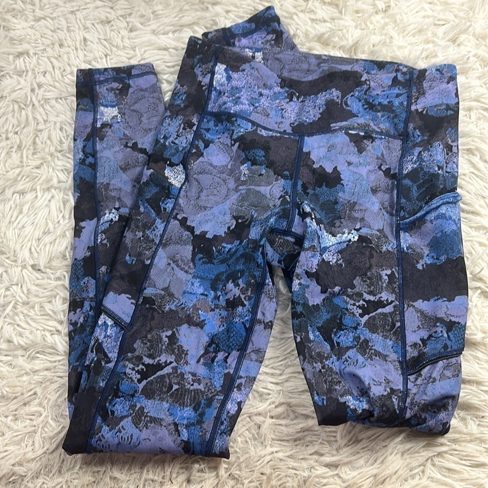 Lululemon Speed Up Tight *Full-On Luxtreme 28" Screen Camo Multi